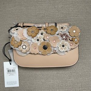 Coach 1941 wristlet clutch tea roses in colour Beechwood